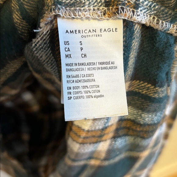 American Eagle Outfitters cropped plaid flannel. - Picture 6 of 6